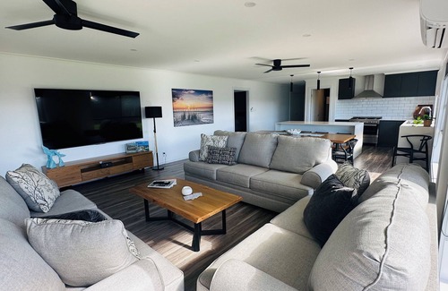 Waterhouse House | Brand new build in town, aircon & wifi