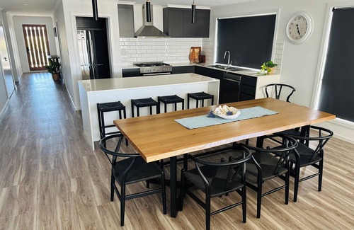 Waterhouse House | Brand new build in town, aircon & wifi