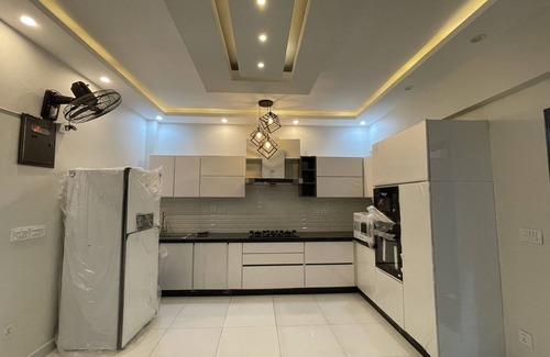 D.H.A. House | Newly Built 8-Bedroom Retreat with Pet-Friendly Amenities