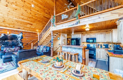 Baraboo Cabin | Newly Built Cabin Retreat Near Devil's Lake & Waterparks
