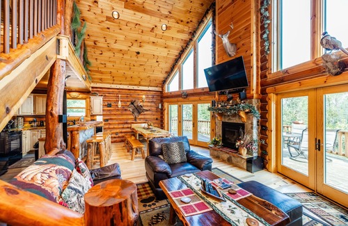 Baraboo Cabin | Newly Built Cabin Retreat Near Devil's Lake & Waterparks