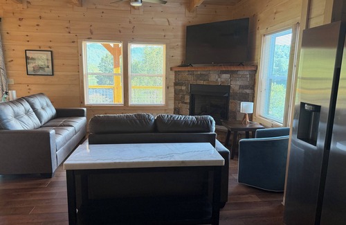 Butler Cabin | Brand new cabin with Dock & Lake Access