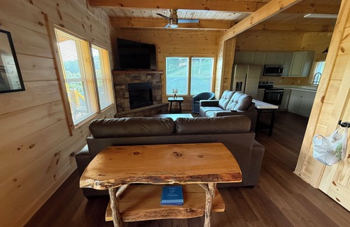 Butler Cabin | Brand new cabin with Dock & Lake Access