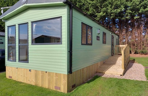 Knaresborough House | New Caravan with Pool, Ocean View & Deck Access