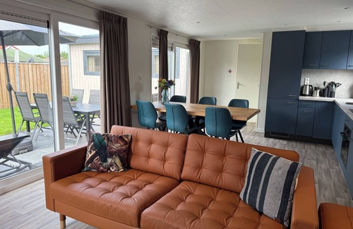 Ouddorp House | Brand new chalet 6 P, lots of comfort and spacious garden.