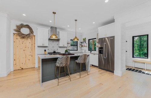 Stamford House | BRAND NEW CHIC OASIS WITH POOL, GUEST COTTAGE AND EVERYTHING YOU NEED.