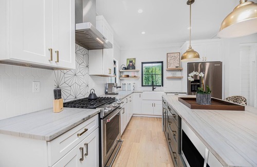 Stamford House | BRAND NEW CHIC OASIS WITH POOL, GUEST COTTAGE AND EVERYTHING YOU NEED.