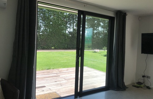 Karapiro Cottage | Cozy Cottage Steps from Lake Karapiro with Ocean View