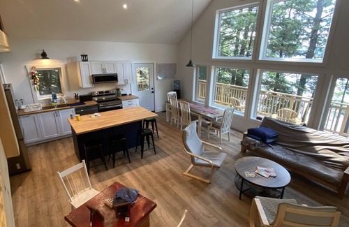 Bracebridge Cottage | Serene Cottage Retreat by the Lake - Just 20 Minutes from Bracebridge