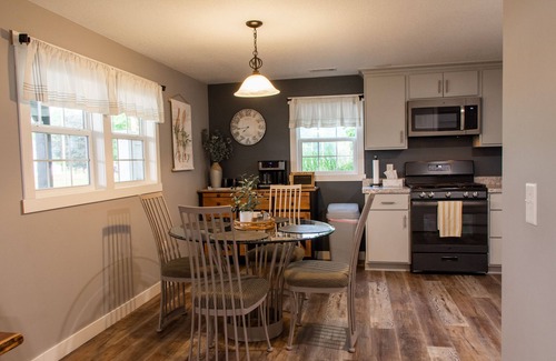 Nellie House | New Cottage Retreat with Grilling Patio & Family-Friendly Perks