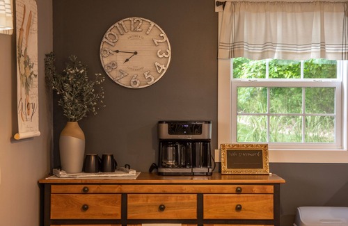 Nellie House | New Cottage Retreat with Grilling Patio & Family-Friendly Perks