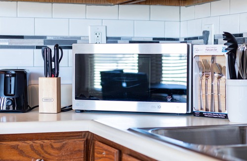 Marietta House | Cozy 4br Oasis with Pool, Spa & Family-Friendly Fun