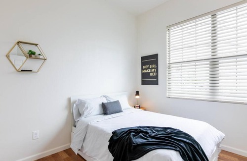 Lomita House | Newly Built Cozy Retreat with All Amenities in Central Location
