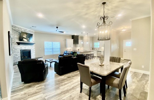Kemah House | New Custom Home with 3 En-Suite Bedrooms in Kemah