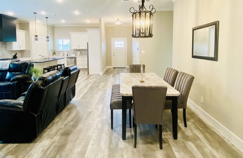 Kemah House | New Custom Home with 3 En-Suite Bedrooms in Kemah