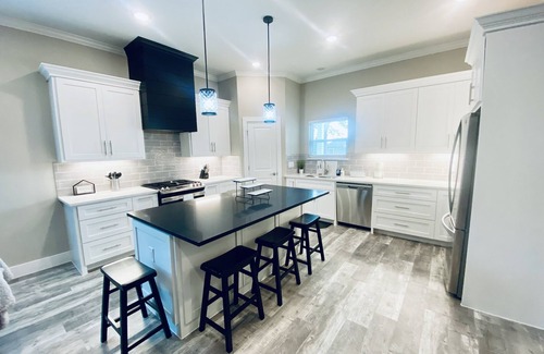 Kemah House | New Custom Home with 3 En-Suite Bedrooms in Kemah