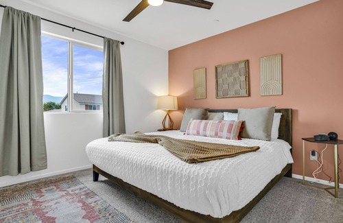 Coachella House | BRAND NEW Desert Oasis with Resort Backyard Pool/Spa/BBQ/Games/Full Kitchen