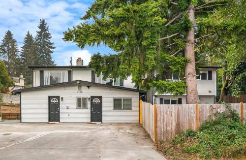Picnic Point-North Lynnwood Apartment | Modern Designer 1BR Home - Child Friendly & Near I5