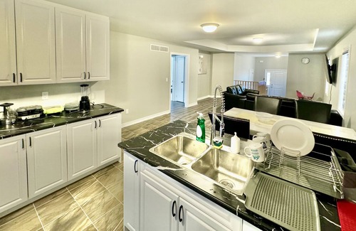 Cobourg House | Modern Detached Bungalow Near Cobourg Beach - Pet Friendly
