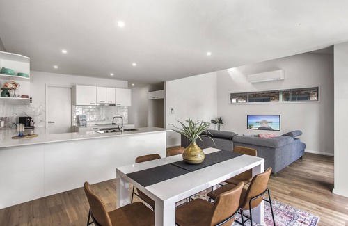 Lake Munmorah House | New Dog-Friendly Lakefront Villa with Ocean Views