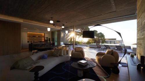 Camps Bay Villa | New Ocean View Villa with Sauna, Gym & Perfect 10 Rating