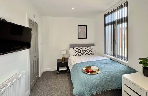 Selly Oak Apartment | Modern En-suites Near UOB - Perfect for Families