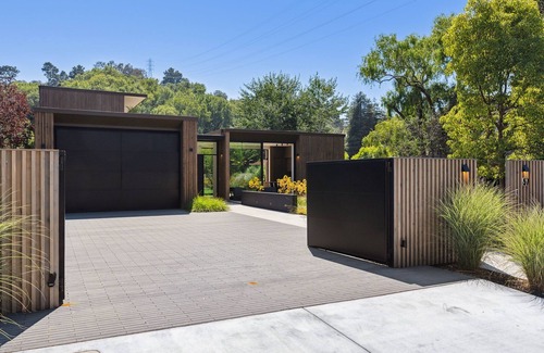 Mill Valley House | Explore a Modern Retreat Near Hiking & Wine Country