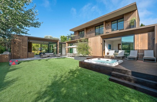 Mill Valley House | Explore a Modern Retreat Near Hiking & Wine Country