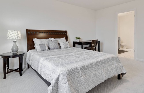 Fox Valley House | Brand-New Executive Townhouse in Naperville Area