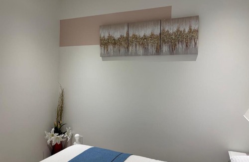 West Point Grey House | Family-Friendly 1 Queen Bed Suite Near UBC – Rated 9.4/10