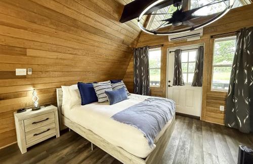 Jones Mills House | Brand New Fox Hill Cabin Where Country Charm nearby Hot Springs