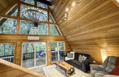 Jones Mills House | Brand New Fox Hill Cabin Where Country Charm nearby Hot Springs