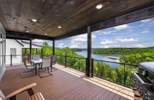 Kimberling City House | New Lakefront Cabin with Free Amenities & Two Pools
