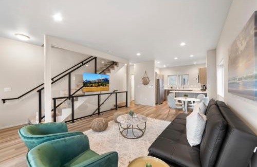Anacortes House | Updated Oceanfront Condo 914 in Anacortes, Pet Friendly