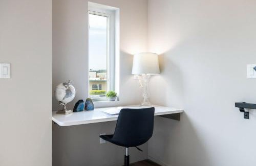 Anacortes House | Updated Oceanfront Condo 914 in Anacortes, Pet Friendly