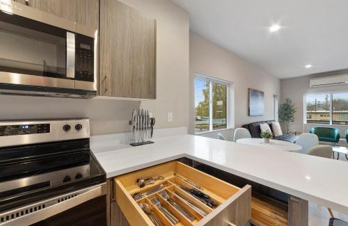 Anacortes House | Updated Oceanfront Condo 914 in Anacortes, Pet Friendly