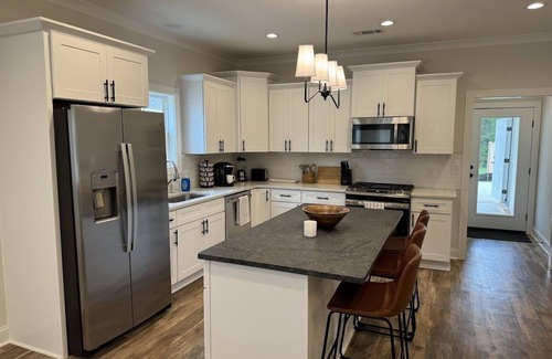 Starkville House | New Gameday Getaway with Kitchen, Close to Campus!