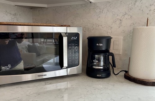 Loma Linda Apartment | Modern Guest House: Rated 10/10, Breakfast & Child-Friendly