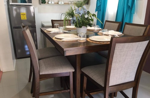 Davao House | NEW Davao Home - 2 Min to Airport with Pool & Balcony