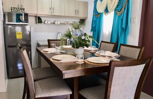Davao House | NEW Davao Home - 2 Min to Airport with Pool & Balcony