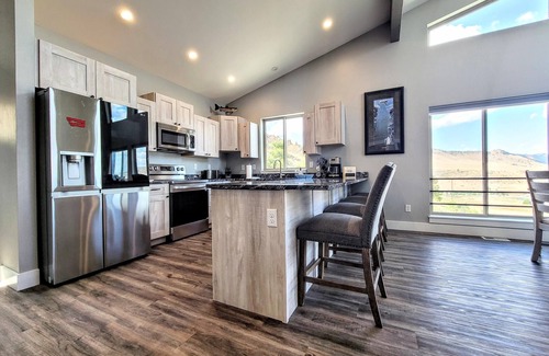 Wolf Creek House | Experience Unmatched Views of the Missouri River Home