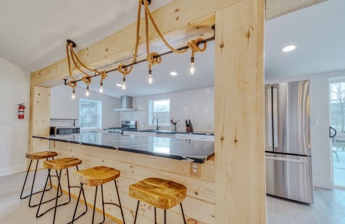 Mount Marion House | Fresh Retreat Overlooking Esopus Creek with Pet-Friendly Amenities