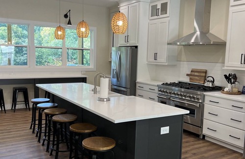 Speedwell House | New Lakefront Retreat with Private Dock & Chef's Kitchen