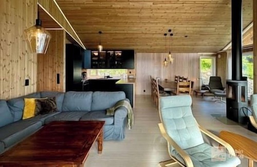 yer House | Brand new large cabin with sauna and ski in out
