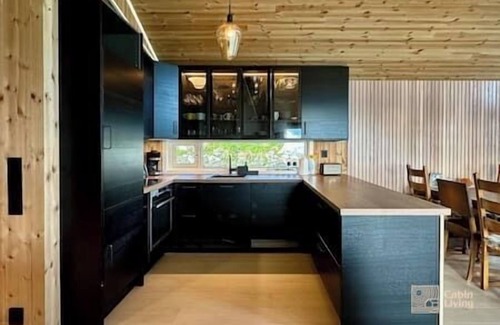 yer House | Brand new large cabin with sauna and ski in out