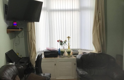 Thornaby On Tees House | Modern Haven Near City Centre & University with Ocean Views