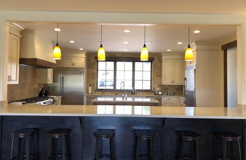 Moab Cabin | New Lodge Retreat in Moab, Utah with Spa & Pool Access