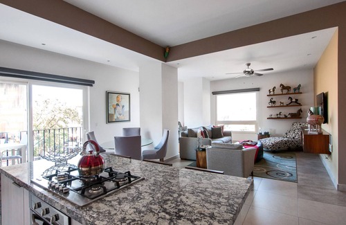 Emiliano Zapata Condo | Elegant One Bedroom Oasis in Old Town, Steps from Ocean