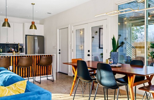 Govalle House | Modern Retreat in East Austin with Patio & Fire Pit