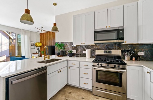 Govalle House | Modern Retreat in East Austin with Patio & Fire Pit